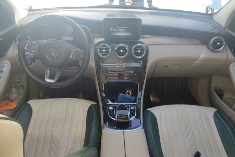 Used Mercedes-Benz GLC 2017 GLC 260 4MATIC Dynamic Edition Center Console