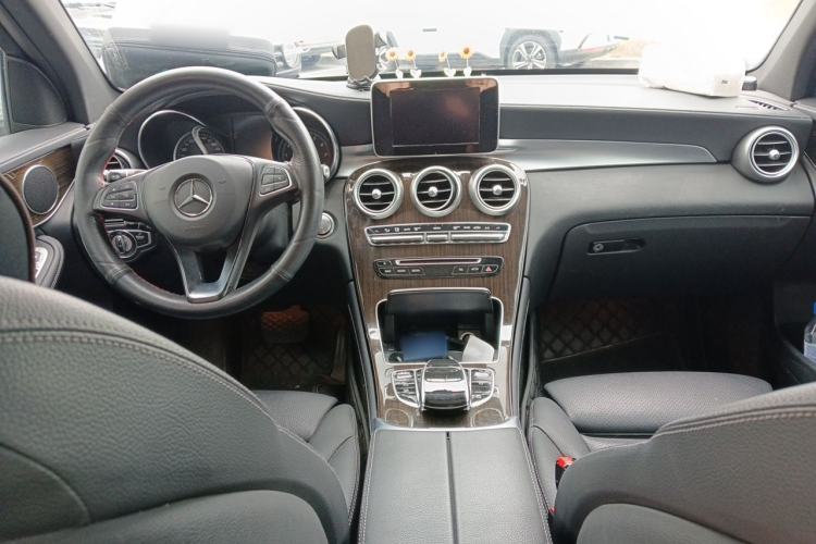 Used Mercedes-Benz GLC 2017 GLC 260 4MATIC Dynamic Edition Center Console