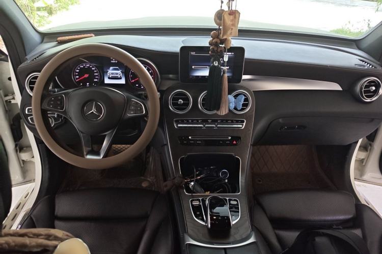 Used Mercedes-Benz GLC 2017 GLC 300 4MATIC Sport Edition Center Console