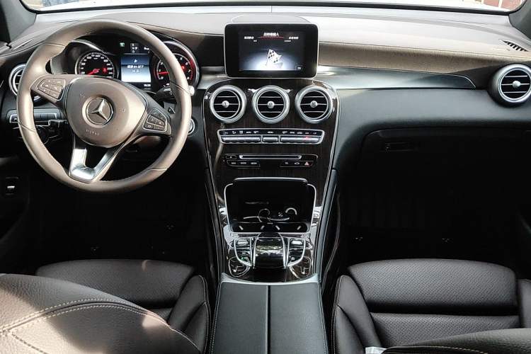 Used Mercedes-Benz GLC 2017 GLC 260 4MATIC Luxury Model Center Console