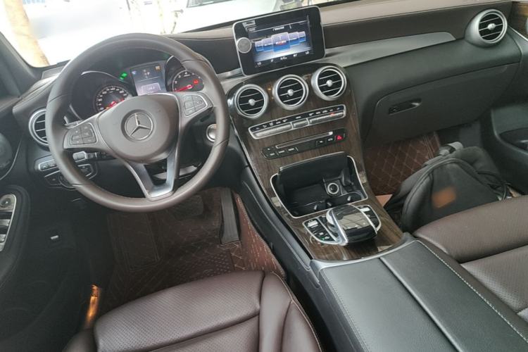 Used Mercedes-Benz GLC 2017 GLC 260 4MATIC Luxury Model Center Console