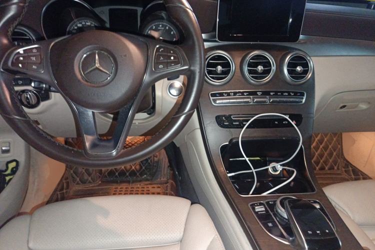 Used Mercedes-Benz GLC 2017 GLC 300 4MATIC Sport Edition Center Console