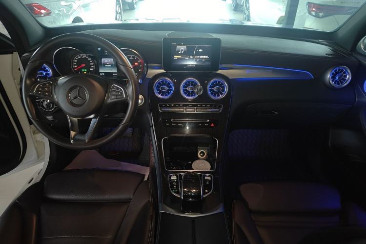 Used Mercedes-Benz GLC 2017 GLC 260 4MATIC Dynamic Edition Center Console