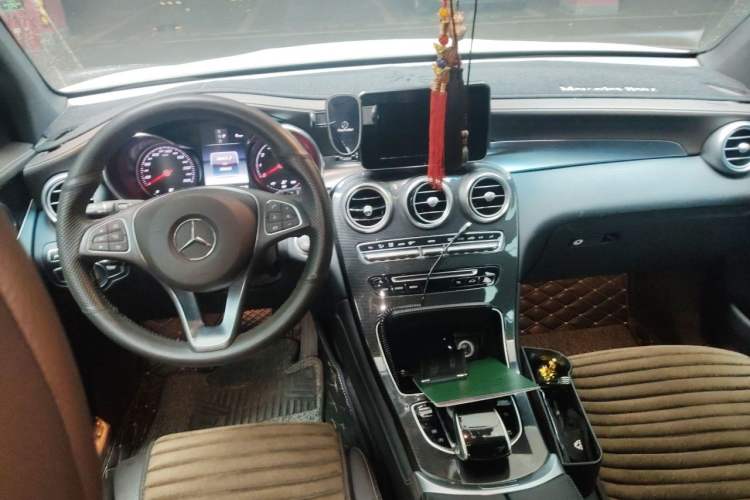 Used Mercedes-Benz GLC 2017 GLC 260 4MATIC Luxury Model Center Console
