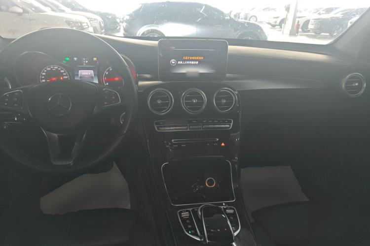 Used Mercedes-Benz GLC 2017 GLC 260 4MATIC Dynamic Edition Center Console