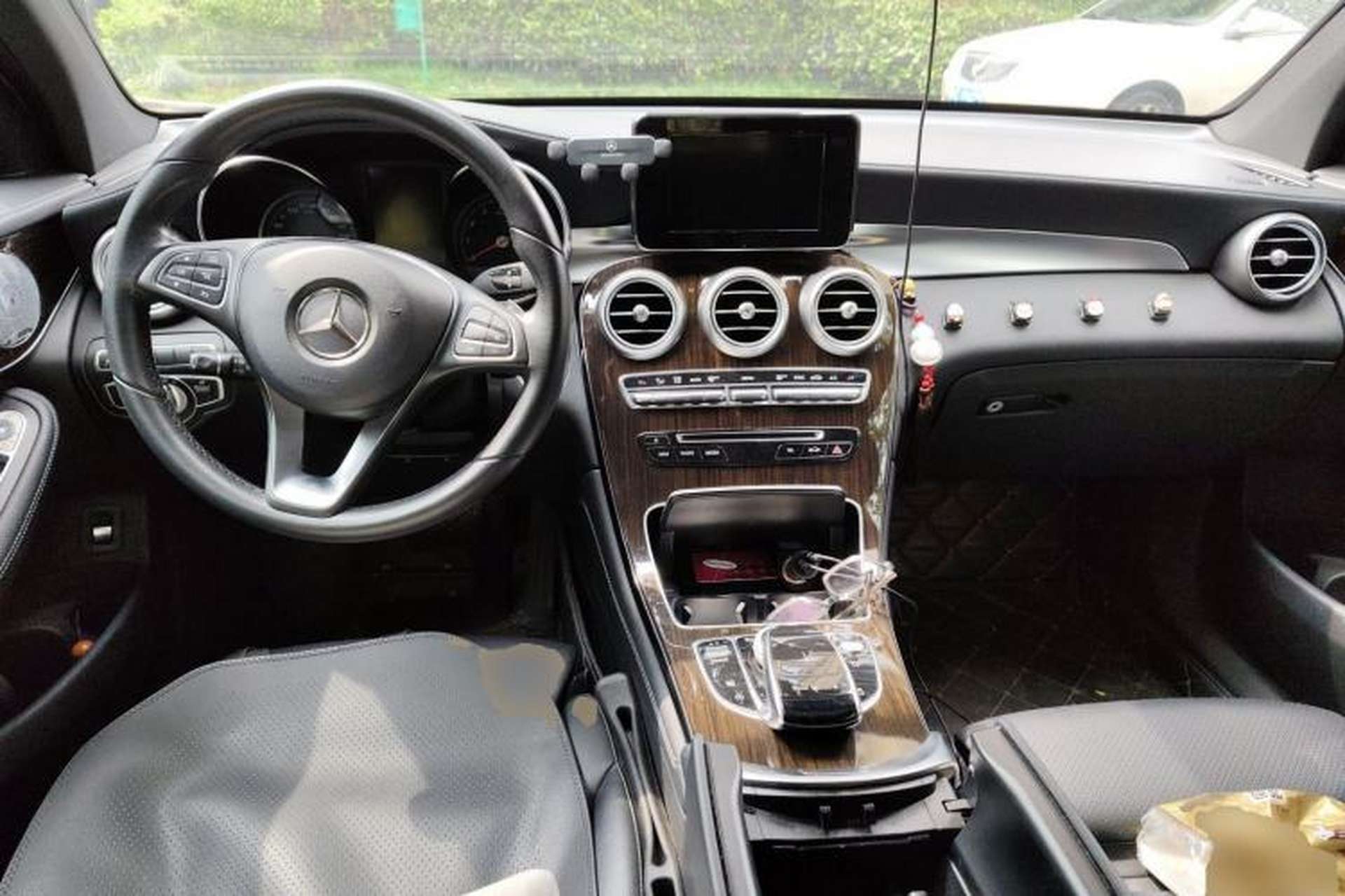 Used Mercedes-Benz GLC 2017 GLC 260 4MATIC Luxury Model Center Console