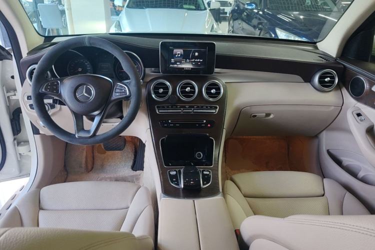 Used Mercedes-Benz GLC 2017 GLC 300 4MATIC Sport Edition Center Console