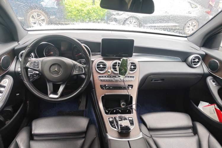 Used Mercedes-Benz GLC 2017 GLC 300 4MATIC Sport Edition Center Console