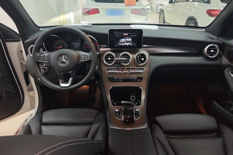Used Mercedes-Benz GLC 2017 GLC 300 4MATIC Sport Edition Center Console