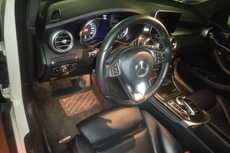 Used Mercedes-Benz GLC 2017 GLC 260 4MATIC Dynamic Edition Center Console