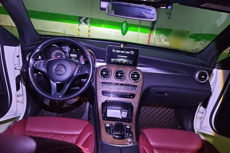 Used Mercedes-Benz GLC 2017 GLC 300 4MATIC Sport Edition Center Console