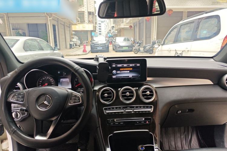 Used Mercedes-Benz GLC 2017 GLC 260 4MATIC Luxury Model Center Console