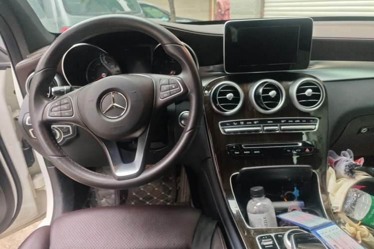 Used Mercedes-Benz GLC 2017 GLC 260 4MATIC Luxury Model Center Console