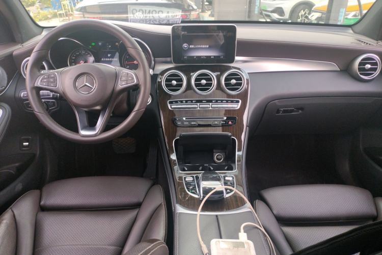 Used Mercedes-Benz GLC 2017 GLC 260 4MATIC Luxury Model Center Console