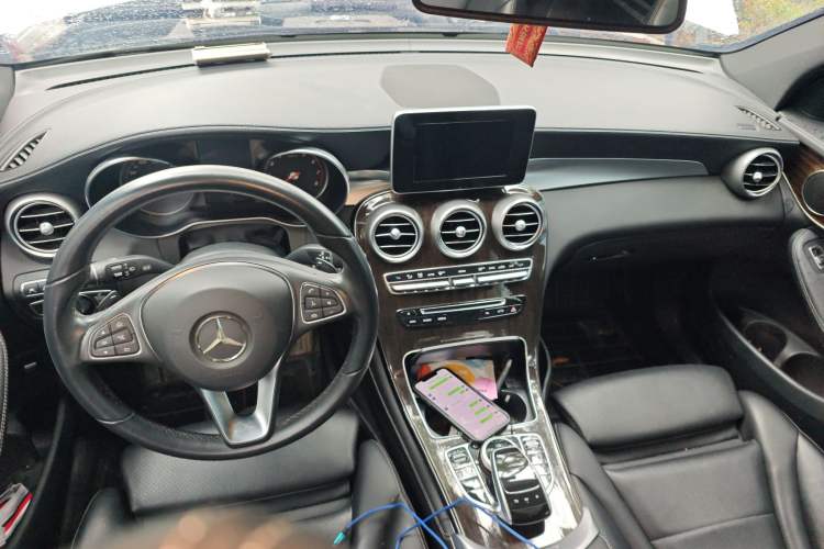 Used Mercedes-Benz GLC 2017 GLC 260 4MATIC Luxury Model Center Console