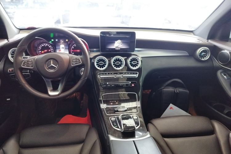 Used Mercedes-Benz GLC 2017 GLC 260 4MATIC Luxury Model Center Console