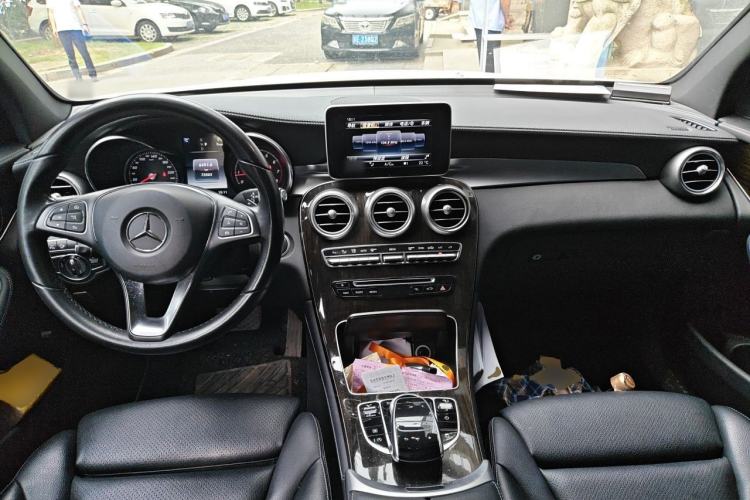 Used Mercedes-Benz GLC 2017 GLC 260 4MATIC Luxury Model Center Console