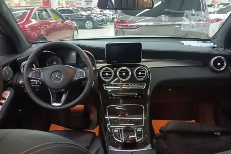 Used Mercedes-Benz GLC 2017 GLC 260 4MATIC Dynamic Edition Center Console