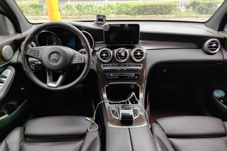 Used Mercedes-Benz GLC 2017 GLC 260 4MATIC Luxury Model Center Console