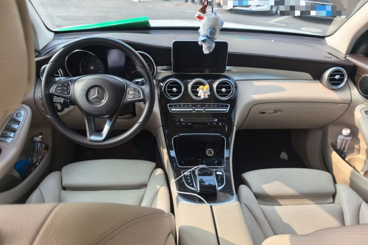 Used Mercedes-Benz GLC 2017 GLC 260 4MATIC Dynamic Edition Center Console