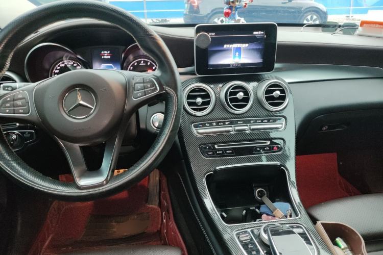 Used Mercedes-Benz GLC 2017 GLC 260 4MATIC Dynamic Edition Center Console