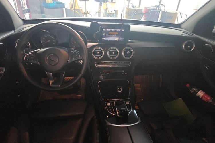 Used Mercedes-Benz GLC 2017 GLC 260 4MATIC Dynamic Edition Center Console