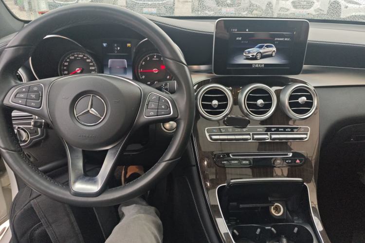 Used Mercedes-Benz GLC 2017 GLC 260 4MATIC Dynamic Edition Center Console