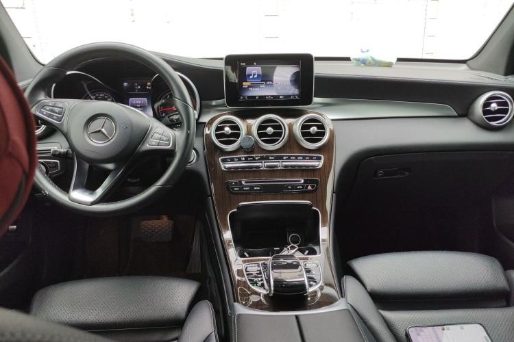 Used Mercedes-Benz GLC 2017 GLC 260 4MATIC Dynamic Edition Center Console