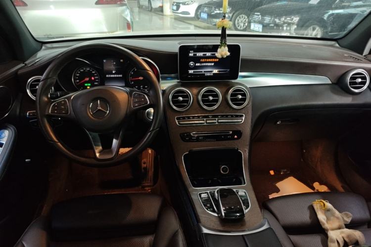 Used Mercedes-Benz GLC 2017 GLC 300 4MATIC Sport Edition Center Console