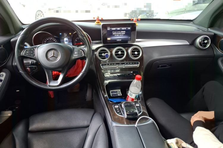 Used Mercedes-Benz GLC 2017 GLC 260 4MATIC Dynamic Edition Center Console