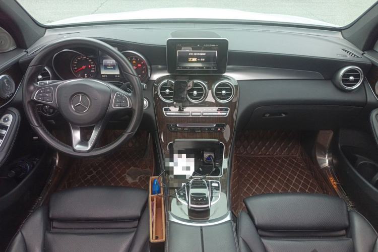Used Mercedes-Benz GLC 2017 GLC 260 4MATIC Luxury Model Center Console