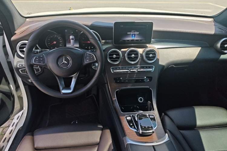 Used Mercedes-Benz GLC 2017 GLC 300 4MATIC Sport Edition Center Console