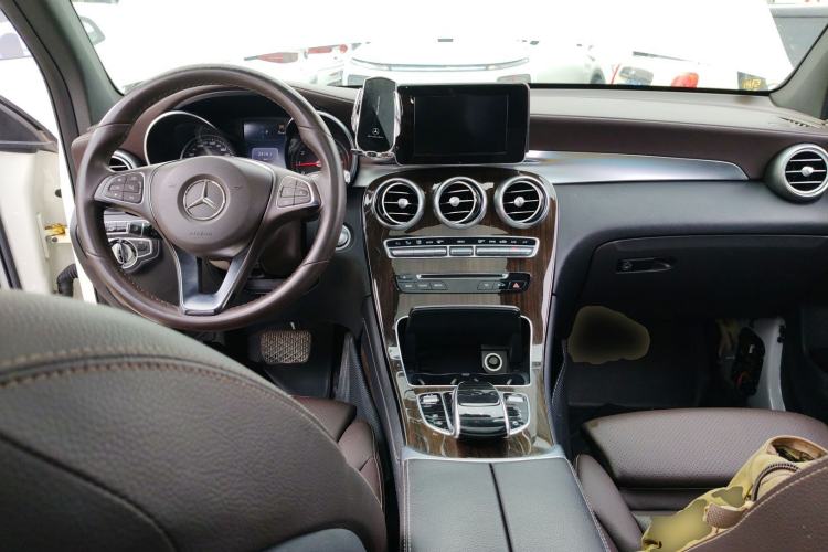 Used Mercedes-Benz GLC 2017 GLC 260 4MATIC Luxury Model Center Console