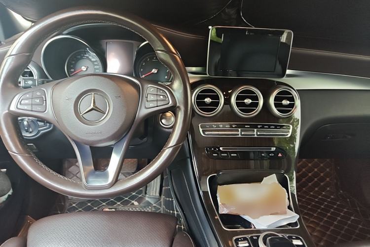 Used Mercedes-Benz GLC 2017 GLC 260 4MATIC Luxury Model Center Console