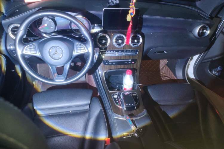 Used Mercedes-Benz GLC 2017 GLC 260 4MATIC Dynamic Edition Center Console
