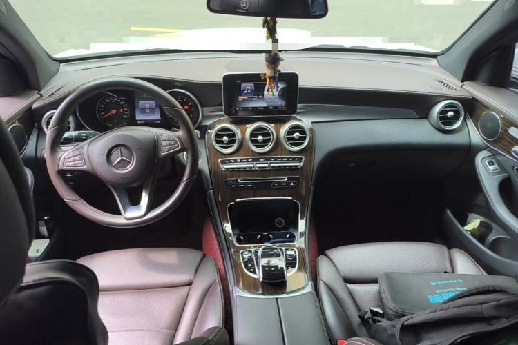 Used Mercedes-Benz GLC 2017 GLC 260 4MATIC Luxury Model Center Console