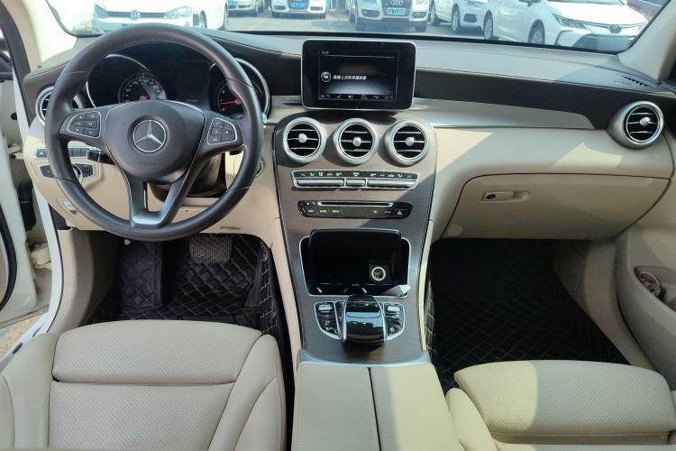 Used Mercedes-Benz GLC 2017 GLC 300 4MATIC Sport Edition Center Console