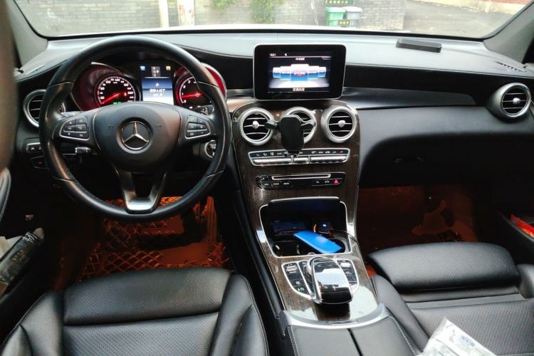 Used Mercedes-Benz GLC 2017 GLC 260 4MATIC Luxury Model Center Console