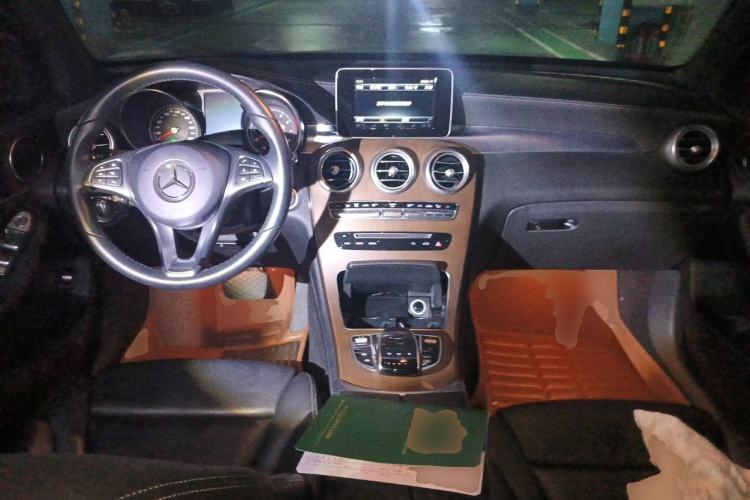 Used Mercedes-Benz GLC 2017 GLC 300 4MATIC Sport Edition Center Console
