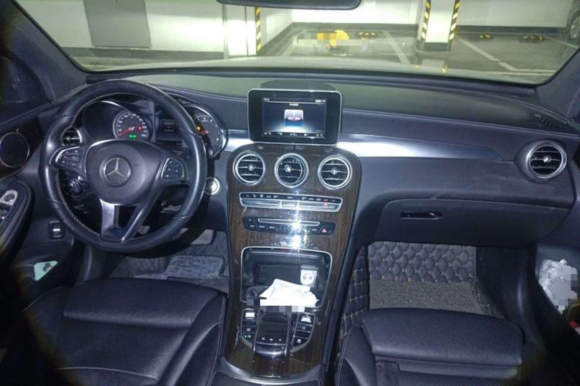 Used Mercedes-Benz GLC 2017 GLC 260 4MATIC Luxury Model Center Console