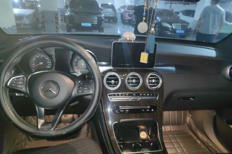 Used Mercedes-Benz GLC 2017 GLC 260 4MATIC Dynamic Edition Center Console