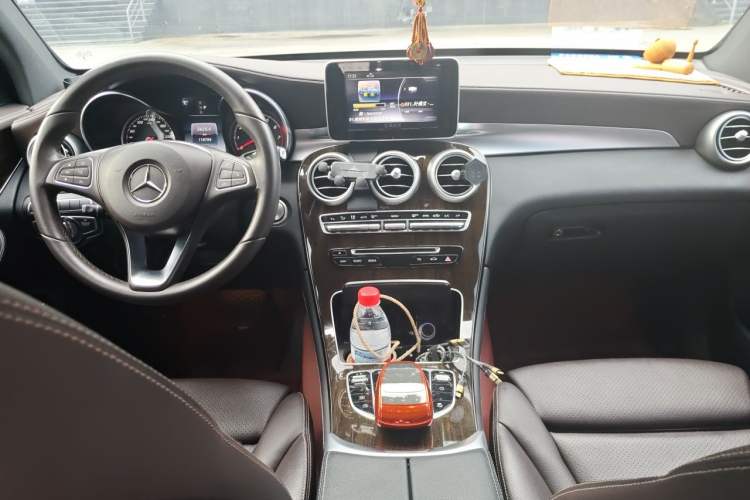 Used Mercedes-Benz GLC 2017 GLC 260 4MATIC Dynamic Edition Center Console