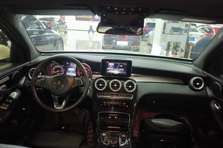 Used Mercedes-Benz GLC 2017 GLC 260 4MATIC Dynamic Edition Center Console