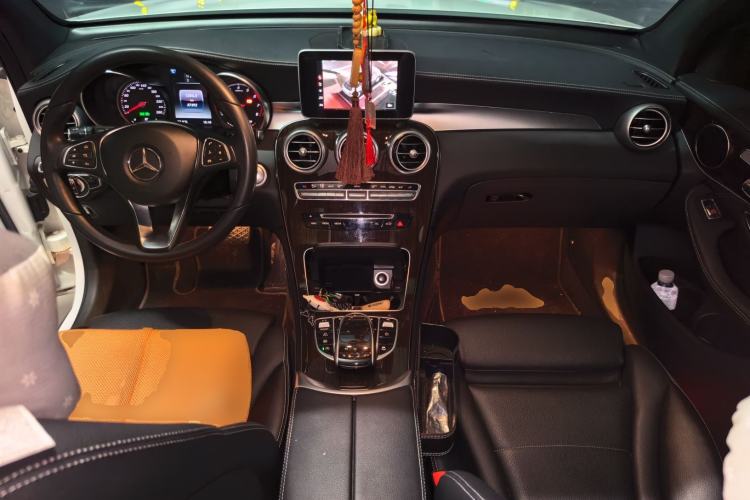 Used Mercedes-Benz GLC 2017 GLC 260 4MATIC Luxury Model Center Console