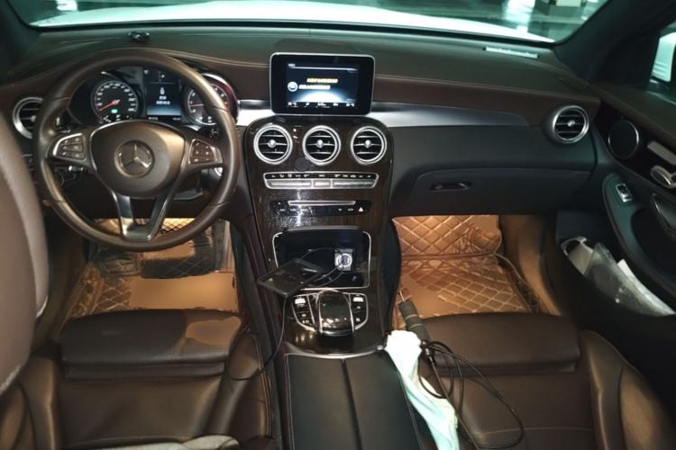 Used Mercedes-Benz GLC 2017 GLC 260 4MATIC Luxury Model Center Console