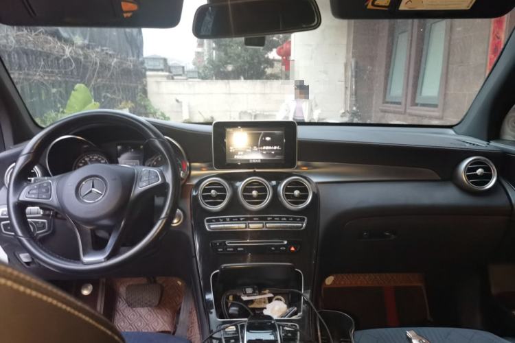 Used Mercedes-Benz GLC 2017 GLC 260 4MATIC Luxury Model Center Console