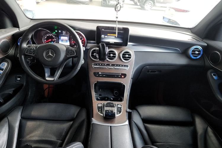 Used Mercedes-Benz GLC 2017 GLC 300 4MATIC Sport Edition Center Console