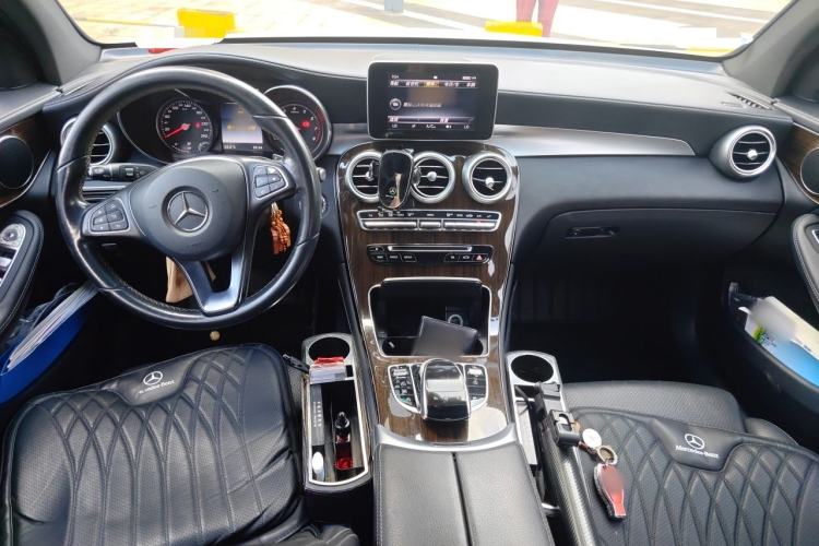 Used Mercedes-Benz GLC 2017 GLC 260 4MATIC Dynamic Edition Center Console