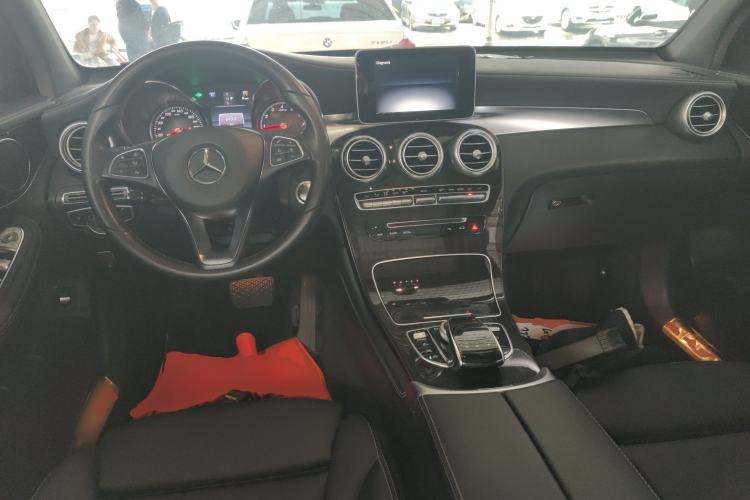 Used Mercedes-Benz GLC 2017 GLC 260 4MATIC Dynamic Edition Center Console
