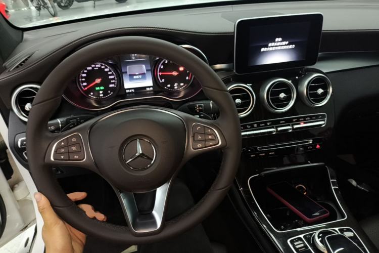 Used Mercedes-Benz GLC 2017 GLC 260 4MATIC Luxury Model Center Console